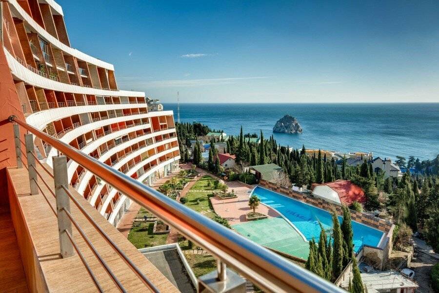 Фотографии номера 152  Апартаменты  с двумя спальнями и видом на море в Гостинице Фамилия Делюкс Гурзуф