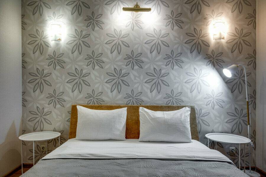 Фотографии номера 107 Апартаменты King Size с двумя спальнями , двумя балконами в Гостинице Фамилия Делюкс Гурзуф
