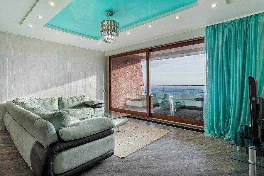 Фотографии номера 152  Апартаменты  с двумя спальнями и видом на море в Гостинице Фамилия Делюкс Гурзуф
