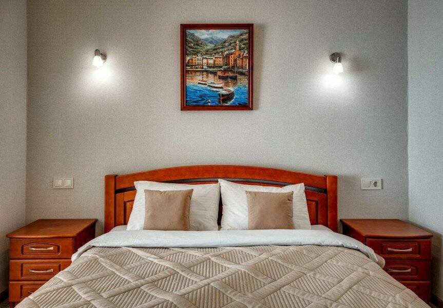 Фотографии номера 152  Апартаменты  с двумя спальнями и видом на море в Гостинице Фамилия Делюкс Гурзуф